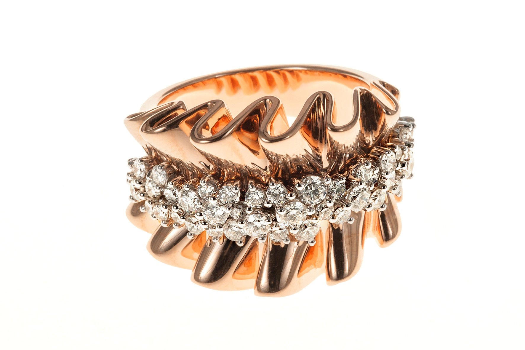 Fantasy ring, 18K red gold set with brilliant-cut diamonds,