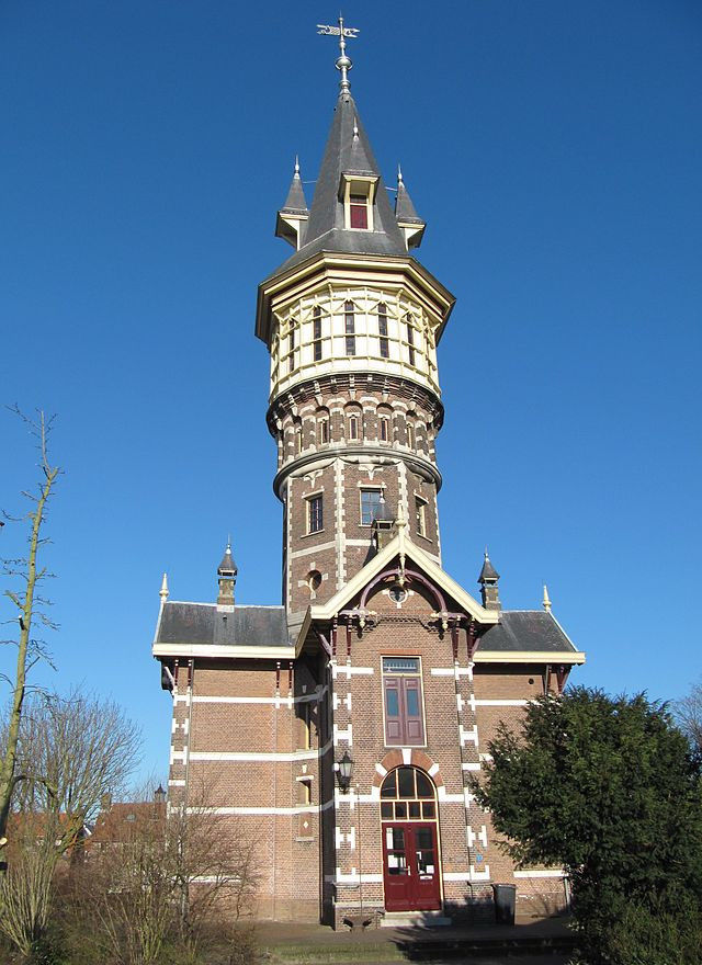 Schoonhoven’s monumental water tower, dating from 1901. 