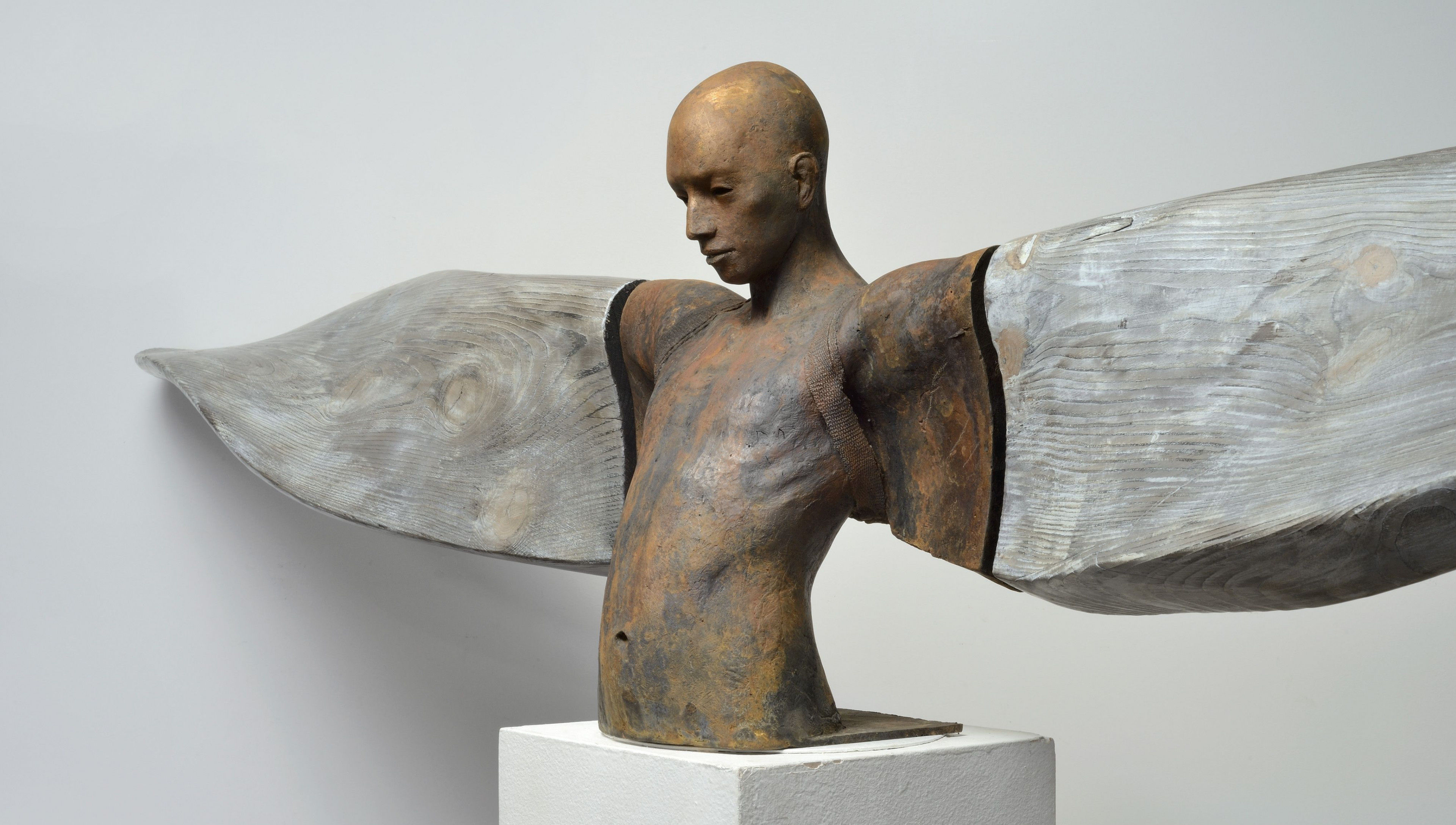 Contemporary bronze cast statue by Jesús Curiá available via Gallerease