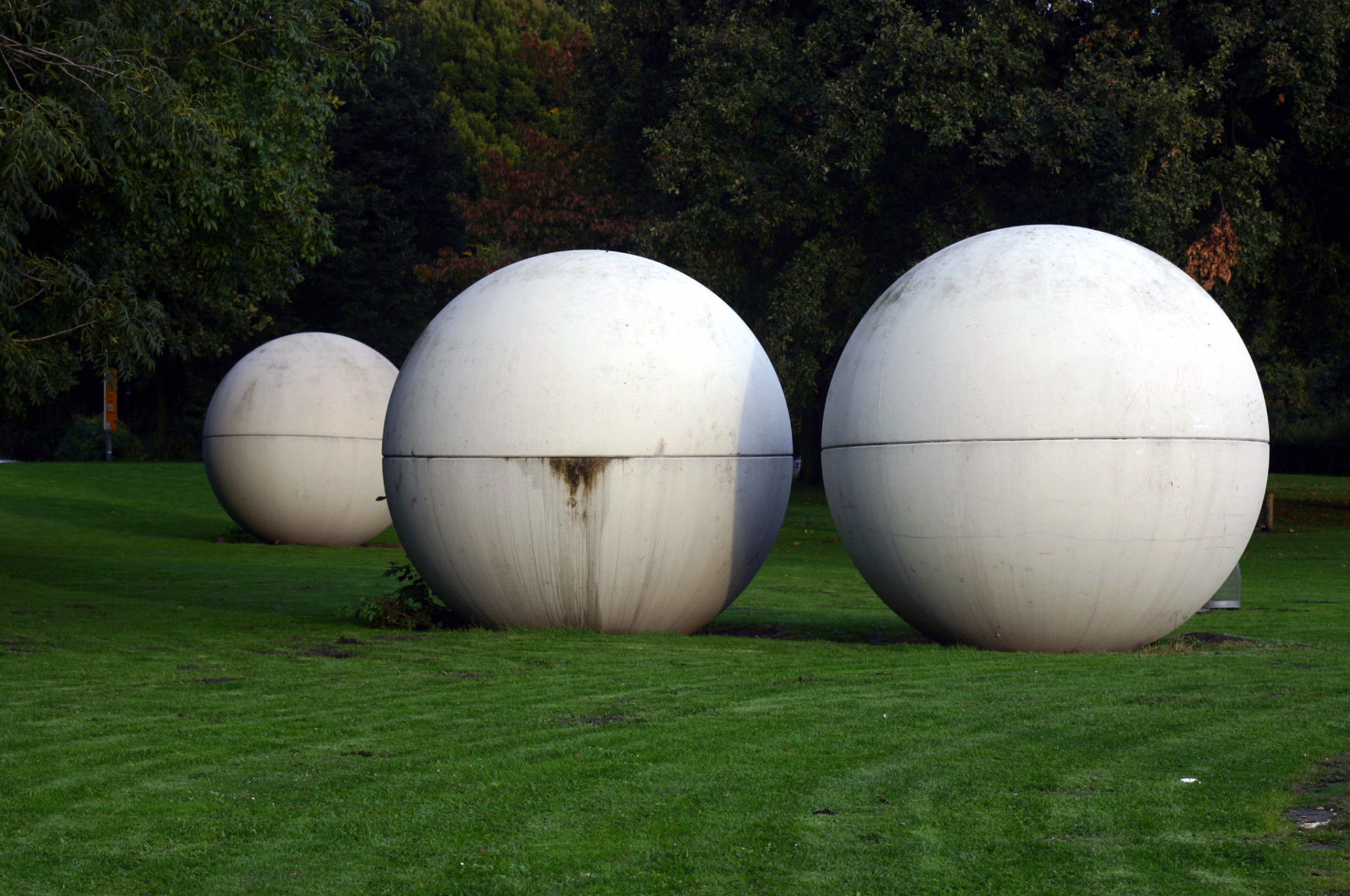 Claes Oldenburg, Giant Poolballs, 1977, Aasee, for the first edition of Skulptur Projekte.