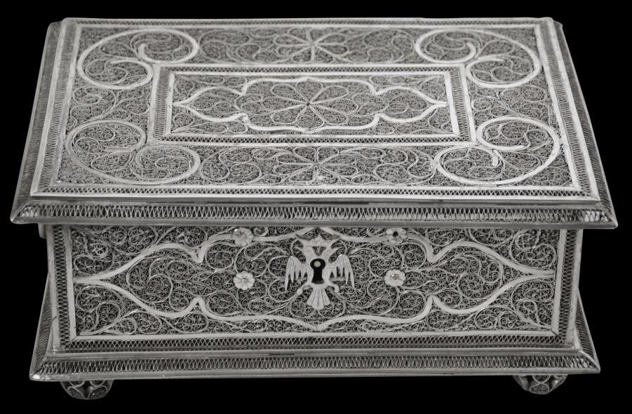 Filigree casket, 1700, silver, 8 x 15 x 9 cm
